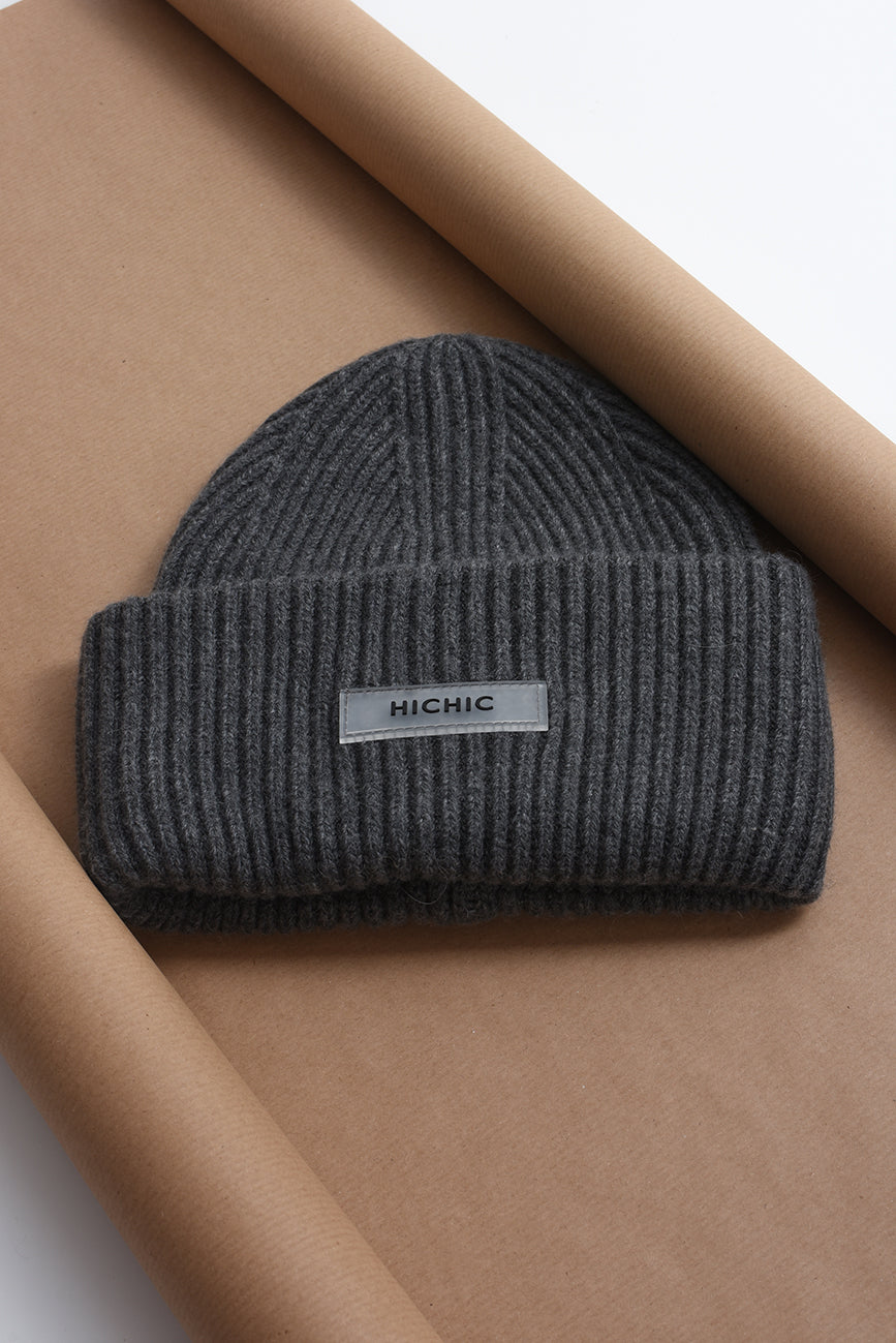 ANTRACITOVÁ BEANIE ČEPICE HICHIC LuxeKnit