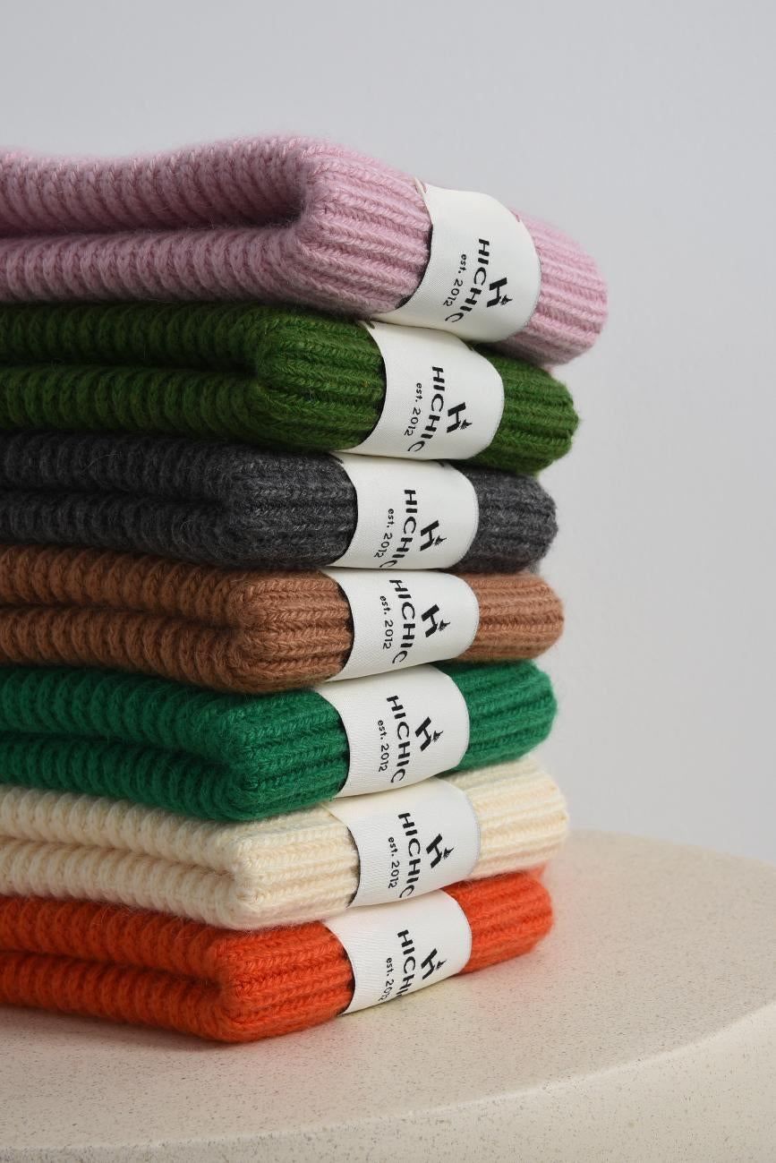 ČERNÁ KAŠMÍROVÁ ČEPICE BEANIE HICHIC LuxeKnit
