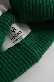 SMARAGDOVĚ ZELENÁ ČEPICE BEANIE HICHIC LuxeKnit