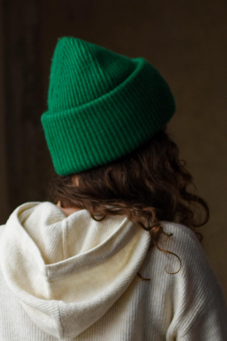 SMARAGDOVĚ ZELENÁ ČEPICE BEANIE HICHIC LuxeKnit
