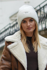 KRÉMOVÁ ČEPICE BEANIE HICHIC LuxeKnit