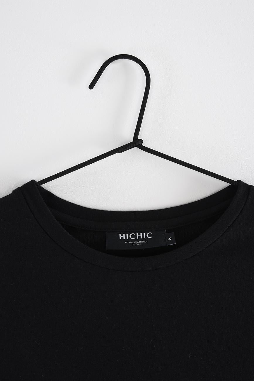MINIMALISTICKÉ ČERNÉ ŠATY S ROZPARKEM HICHIC Mina