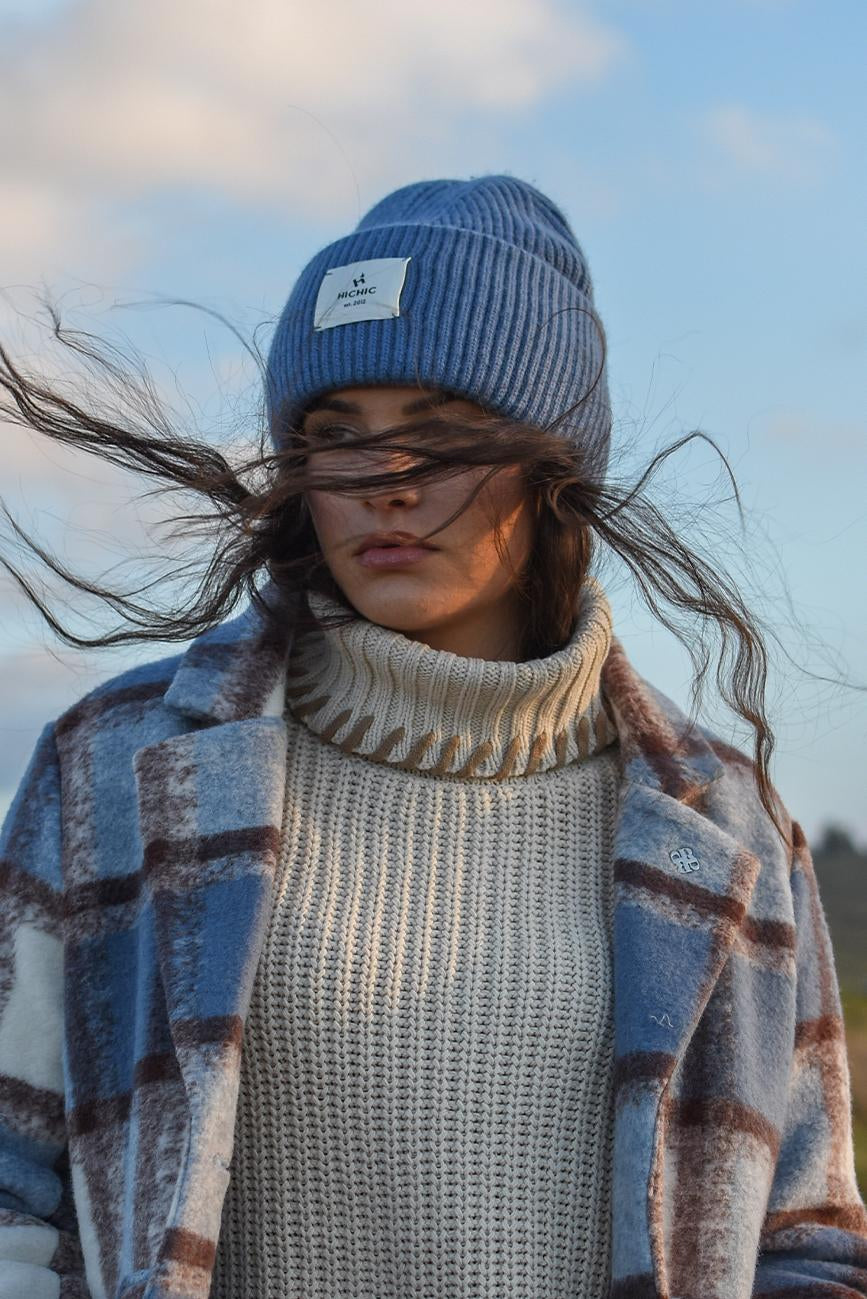 MODRÁ KAŠMÍROVÁ BEANIE ČEPICE HICHIC LuxeKnit