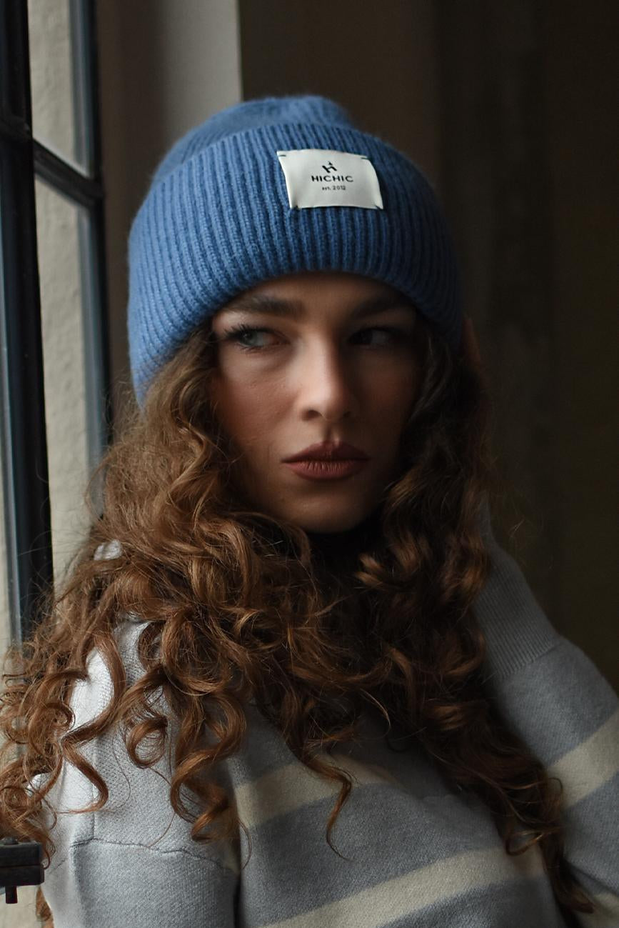 MODRÁ KAŠMÍROVÁ BEANIE ČEPICE HICHIC LuxeKnit