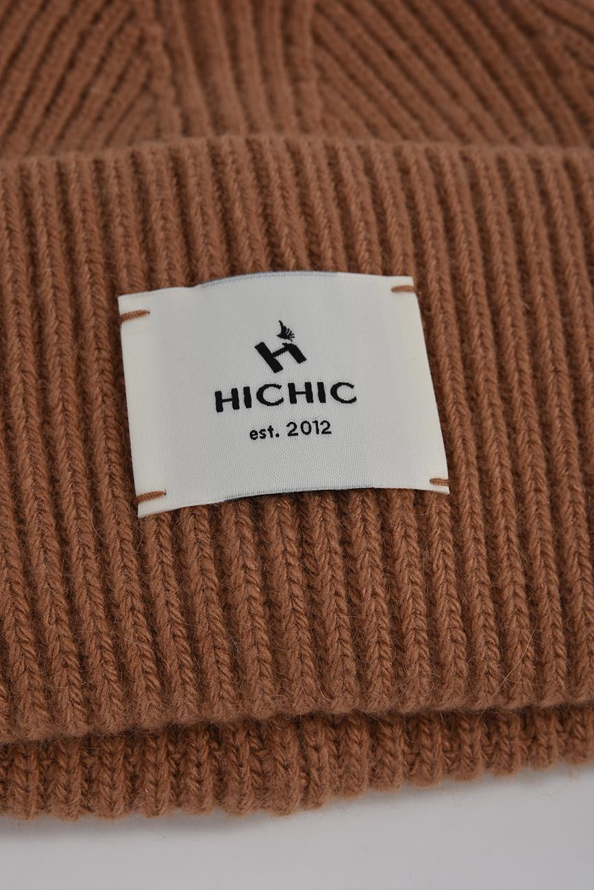 KARAMELOVĚ HNĚDÁ ČEPICE HICHIC LuxeKnit