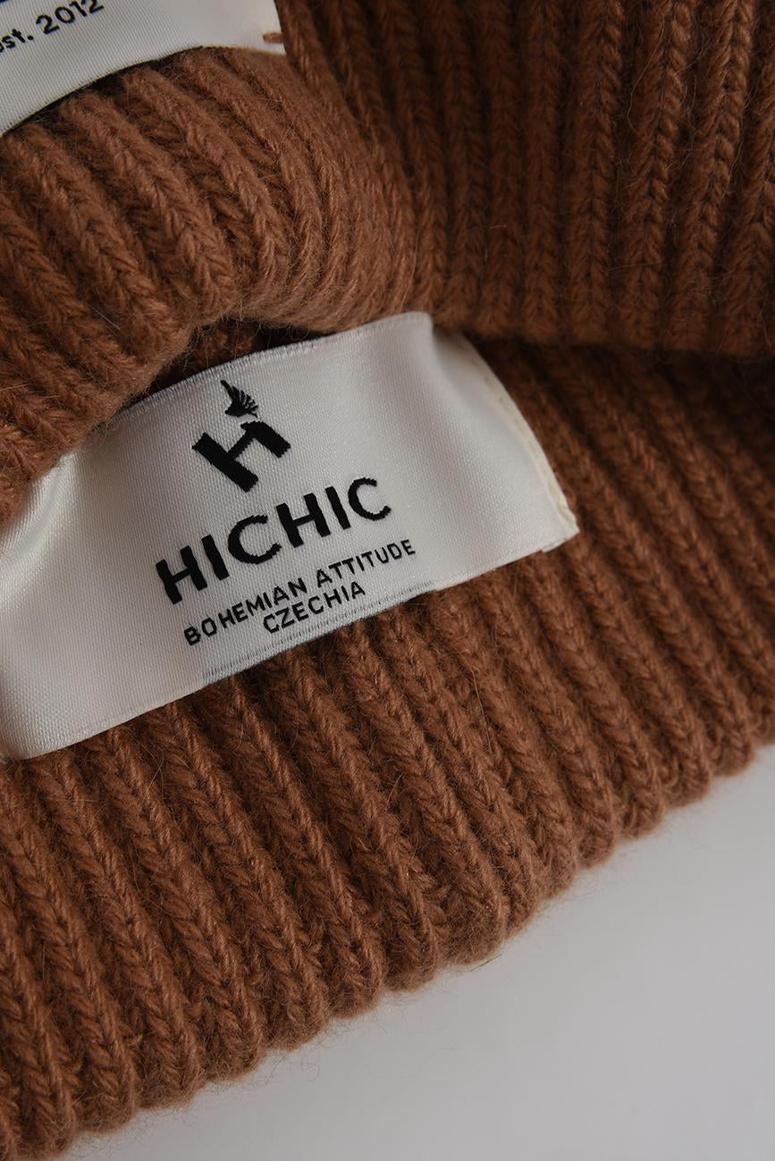KARAMELOVĚ HNĚDÁ ČEPICE HICHIC LuxeKnit