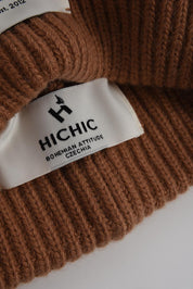 KARAMELOVĚ HNĚDÁ ČEPICE HICHIC LuxeKnit