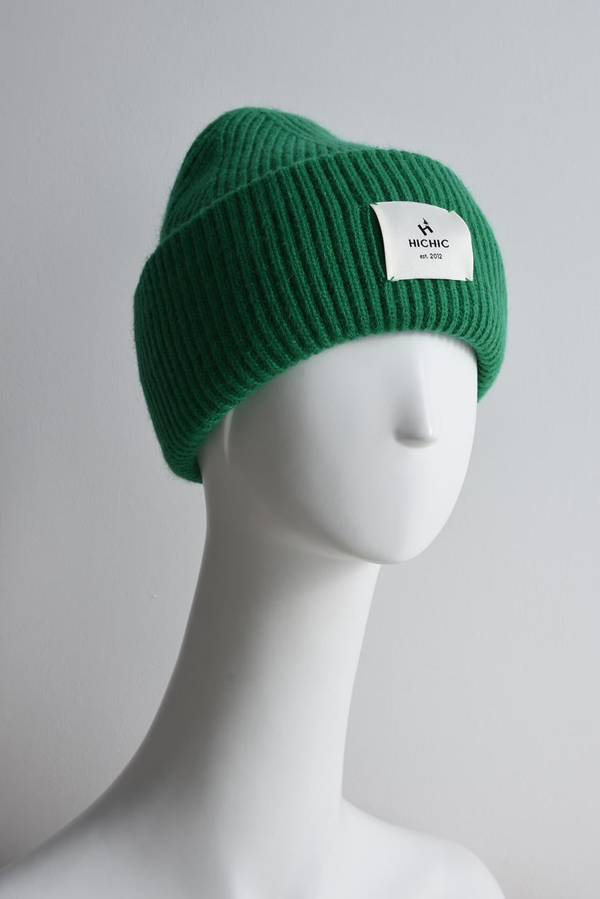 SMARAGDOVĚ ZELENÁ ČEPICE BEANIE HICHIC LuxeKnit