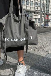 PLÁTĚNÁ TAŠKA PŘES RAMENO S POTISKEM HICHIC Extraordinary