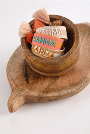 ORANŽOVÝ PLETENÝ NÁRAMEK HICHIC Karma