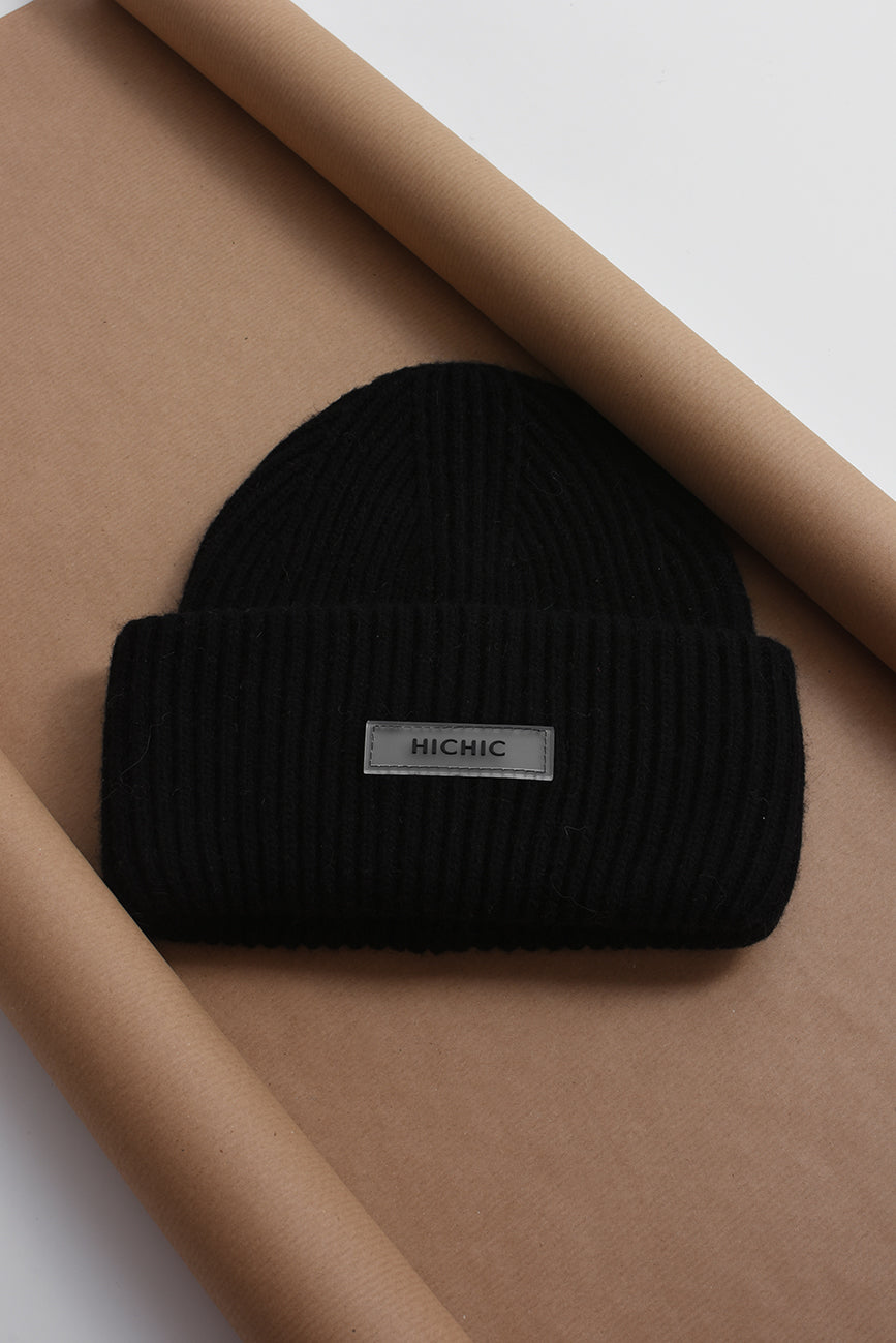 ČERNÁ BEANIE ČEPICE HICHIC LuxeKnit