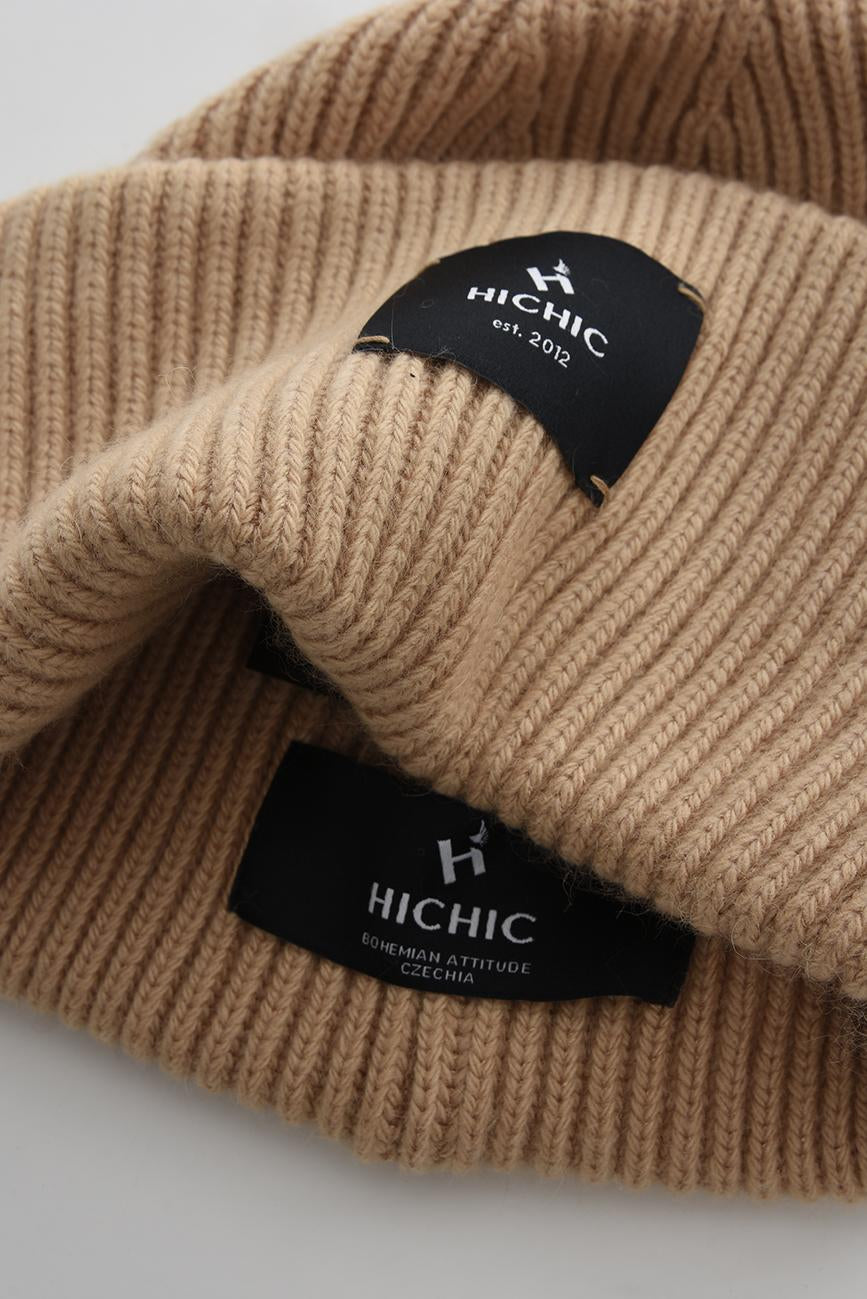 BEIGE BEANIE WHITE LOGO HICHIC LuxeKnit