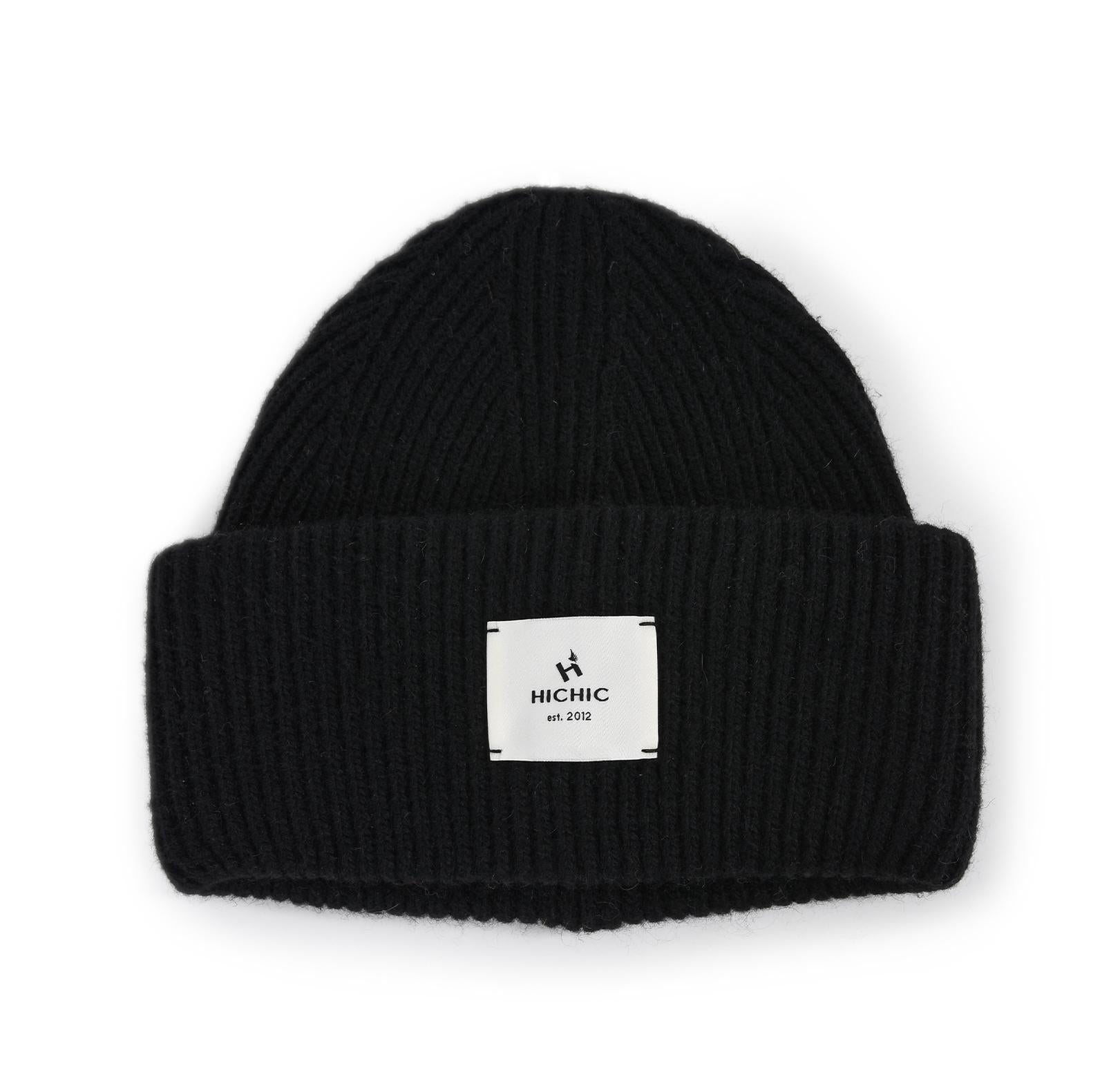 cerna-beanie-cepice-damska-luxeknit.jpg