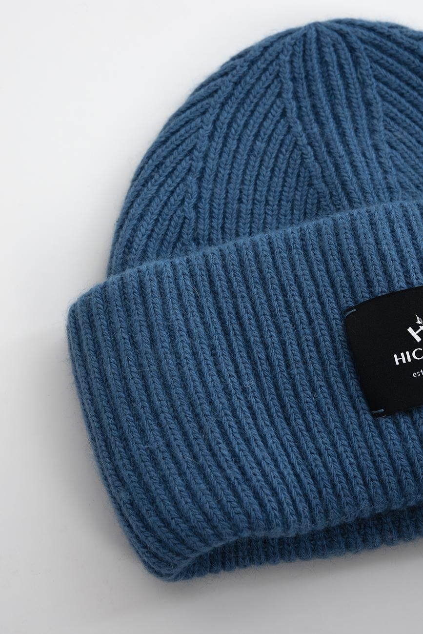 MODRÁ ZIMNÍ ČEPICE BEANIE HICHIC LuxeKnit