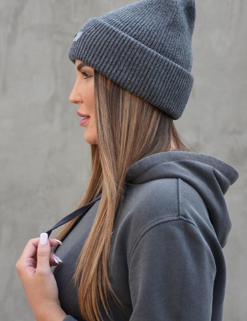 tmave-seda-beanie_4.jpg