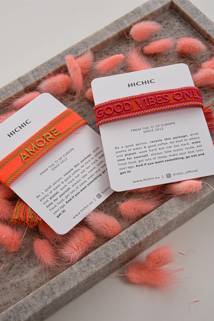 HICHIC RED KNITTED BRACELET Good Vibes Only