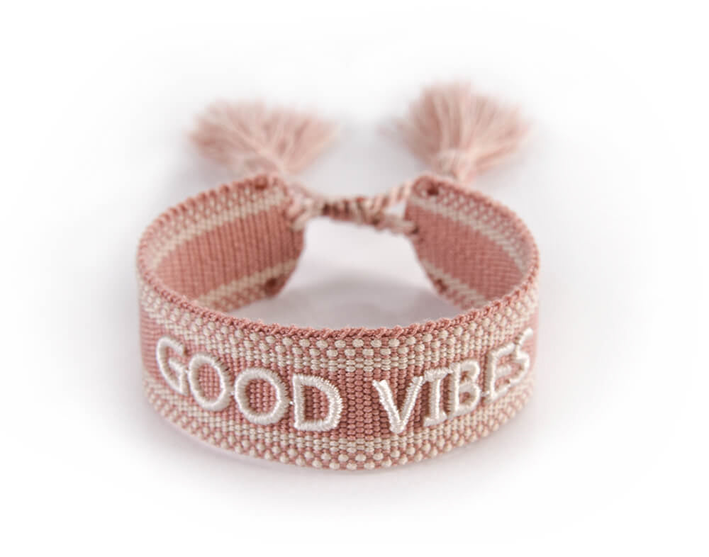 RŮŽOVÝ PLETENÝ NÁRAMEK HICHIC Good vibes