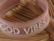 RŮŽOVÝ PLETENÝ NÁRAMEK HICHIC Good vibes